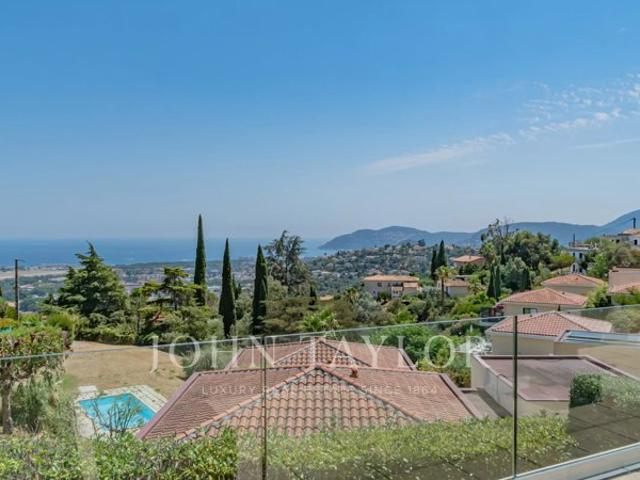 Exclusivité Villa de prestige entièrement rénovée avec vue mer panoramique