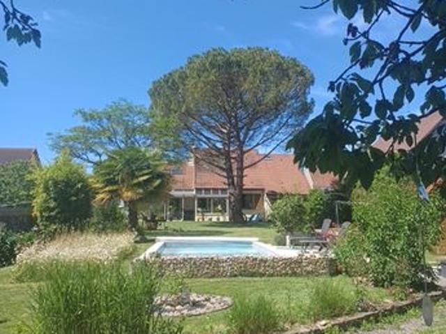 Exclusivité – villa indépendante à cusset – quartier résidentiel calme magnifique parc clos avec piscine
