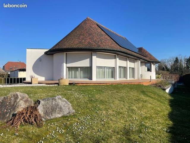 EXCLUSIVITÉ – Villa individuelle 300 m² sur 24 ares sans vis à vis – Quartier maraîcher Colmar