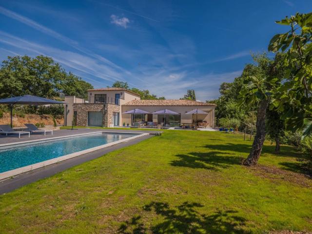 Exclusivité: Villa neuve dans un domaine sécurisé proche pla. 210m² Grimaud