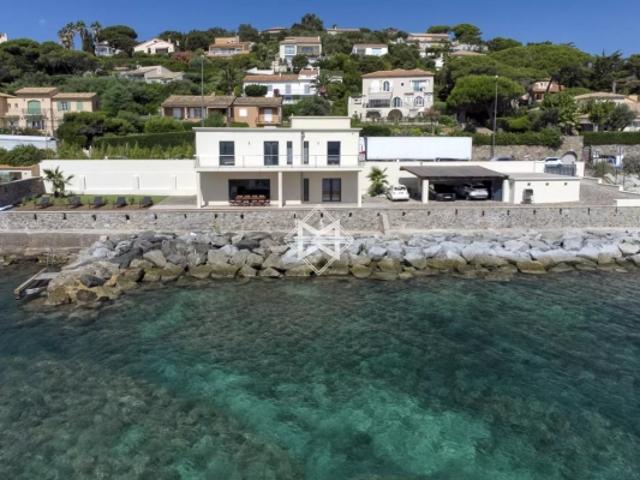 EXCLUSIVITÉ Villa pied dans l'eau contemporaine au coeur de la ville