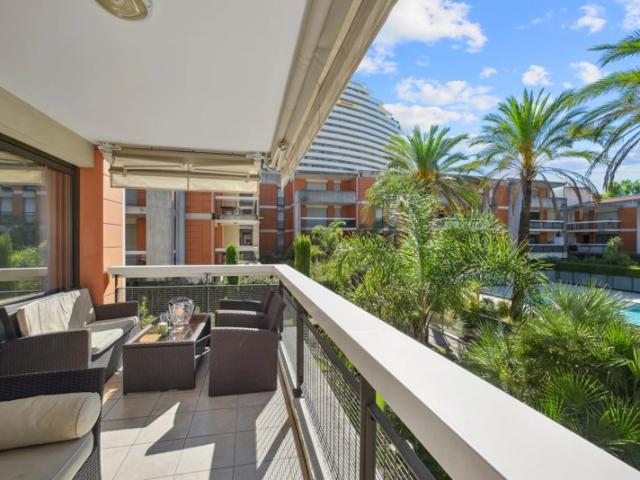 EXCLUSIVITE VILLENEUVE LOUBET PLAGE A pieds des plages, 3/4 pièces d'angle avec terrasse dans belle résidence. Piscine
