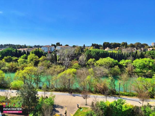 Exclusivité – Vue exceptionnelle sur le Lez – Grand T2 de standing avec terrasse bien exposée & garage