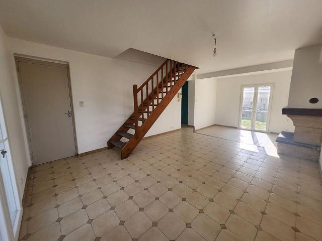 EXCLUSIVITE A MORIÈRES LÈS AVIGNON Maison 5 pièces à louer avec garage, jardin de 700 m², climatisation DPE B