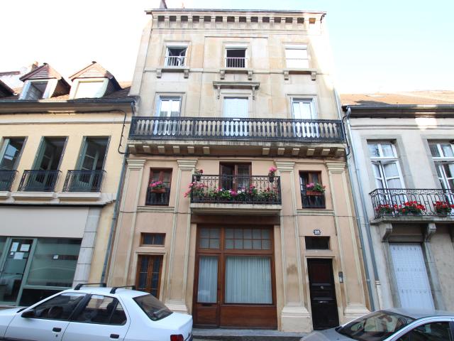 EXCLUSIVITE à Autun quartier historique, beau T3 rénové en étage avec Chambre de bonne, grenier et cave