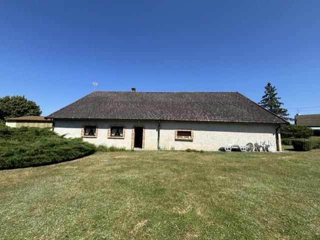 EXCLUSIVITE à AUXY, longère de plain pied avec hangar, étang et parc arboré
