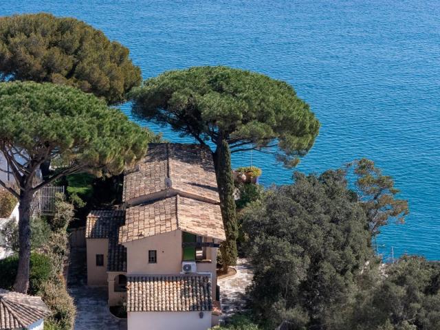 Exclusivite A Cavalaire sur mer Les Calanques. Villa de cha. 160m² Cavalaire sur Mer