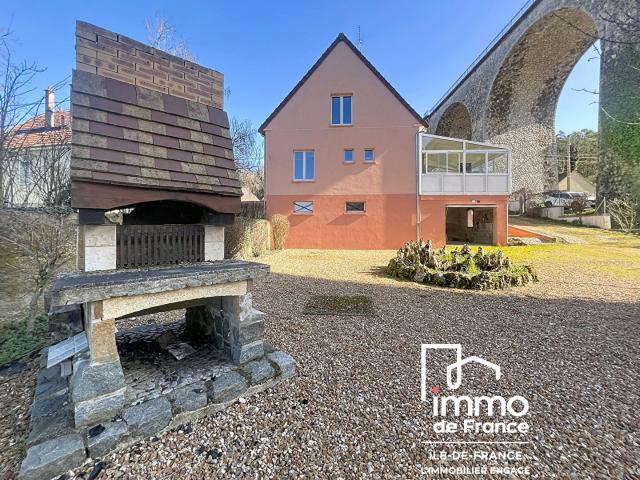 Exclusivité à Gasville Oisème: Charmante maison 4 pièces avec grand terrain