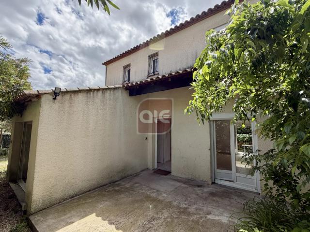 EXCLUSIVITÉ A.I.E. !: Villa T4 en impasse sur une parcelle