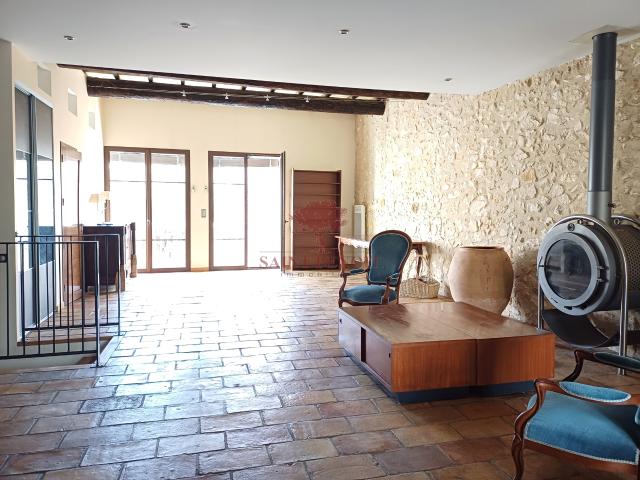 EXCLUSIVITE A LOUER Maison 4 pièces meublée de 160m² avec grand garage, terrasse et pièce d'appoint