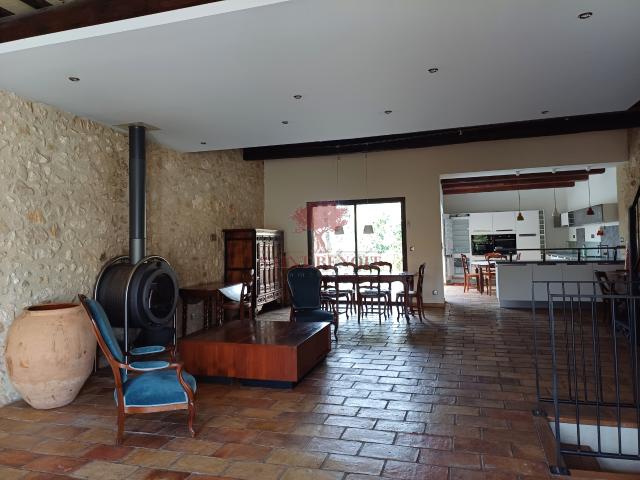 EXCLUSIVITE A LOUER Maison 4 pièces meublée de 160m² avec grand garage, terrasse et pièce d'appoint