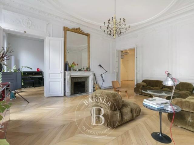 Paris 8è Courcelles Place des Ternes Appartement lumineux au 2ème étage 3 chambres Belle hauteur sous plafond