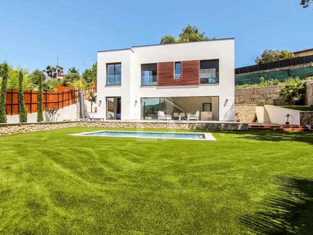 Exclusivité à Pégomas, villa contemporaine neuve dans un domaine