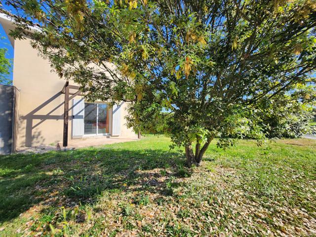 EXCLUSIVITE A SAINT SATURNIN LES AVIGNON Appartement T3 54 m2 meublé avec terrasse et piscine, parking privé