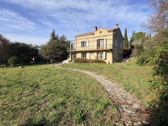 Exclusivité !à 2 pas du centre village ! 140m² Saint Saturnin lès Apt