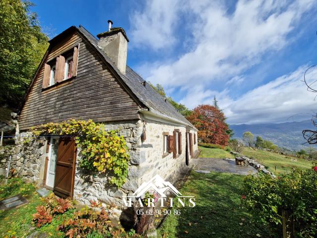 VAL AZUN Grange foraine aménagée sur terrain de plus de 2hectares