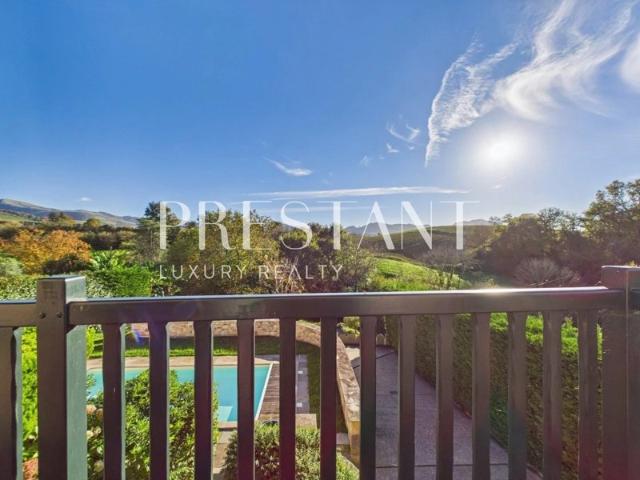 Propriété basque avec piscine et vue montagnes à Ainhoa – Idéal maison d’hôtes