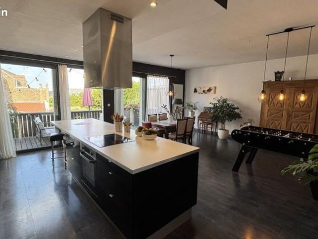 Exclusivite amiens. Quartier sainte anne maison avec jardin et garages