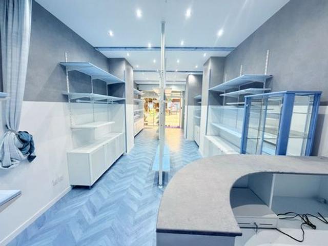 EXCLUSIVITE Annemasse centre, Arcade commerciale LIBRE de 40,77 m² située Rue de la République.