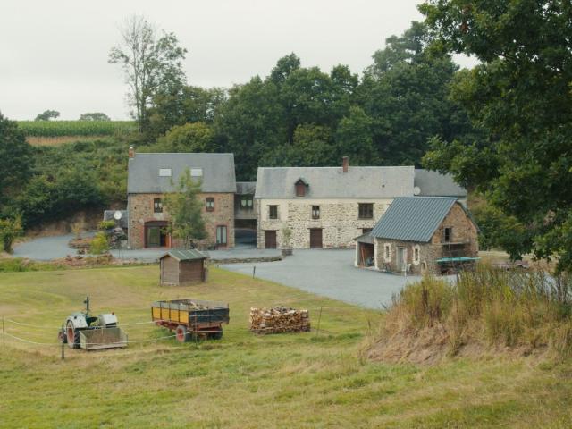 Exclusivité Ancien moulin rénové et son bief Environ