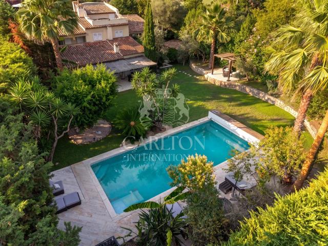 EXCLUSIVITE Antibes – Villa avec piscine dans un environneme. 317m² Antibes