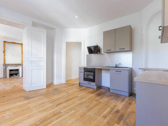 EXCLUSIVITE: Appartement 4 pièces entièrement rénové Place des Vosges
