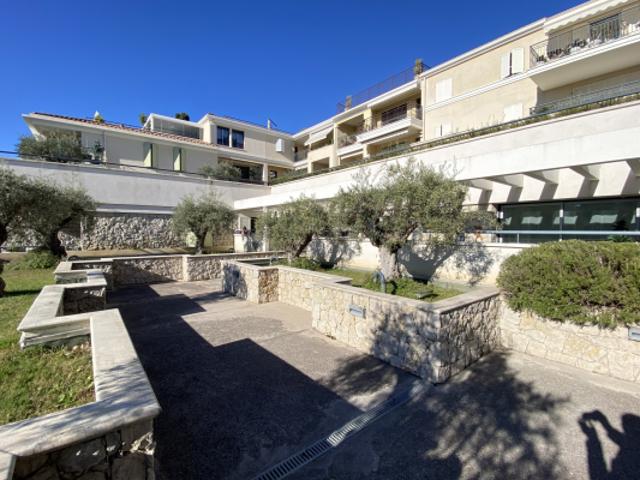EXCLUSIVITE APPARTEMENT 2 PIECES DANS RESIDENCE AVEC PISCIN
