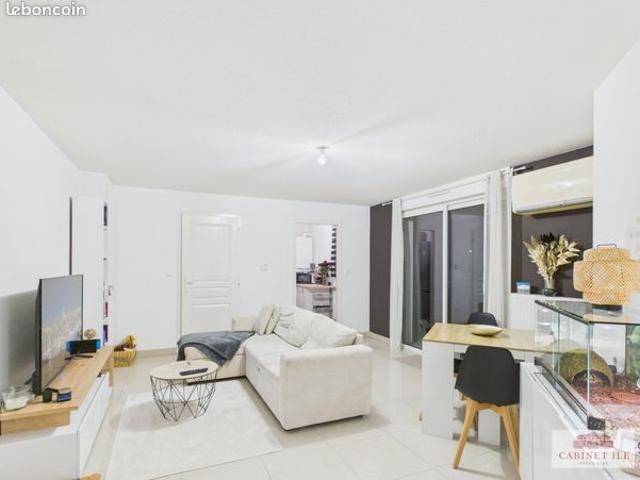 EXCLUSIVITÉ Appartement 2 pièces de 51 m² loué avec balcon
