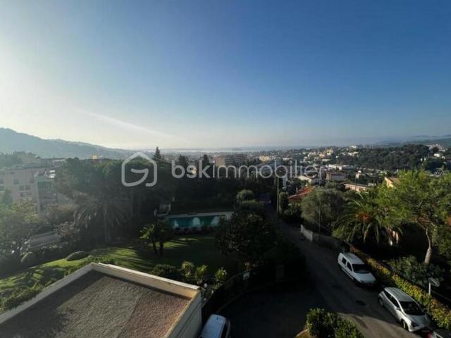 Exclusivité Appartement 3 pièces de 83 m² avec terrasse vue mer, piscine, cave et box fermé