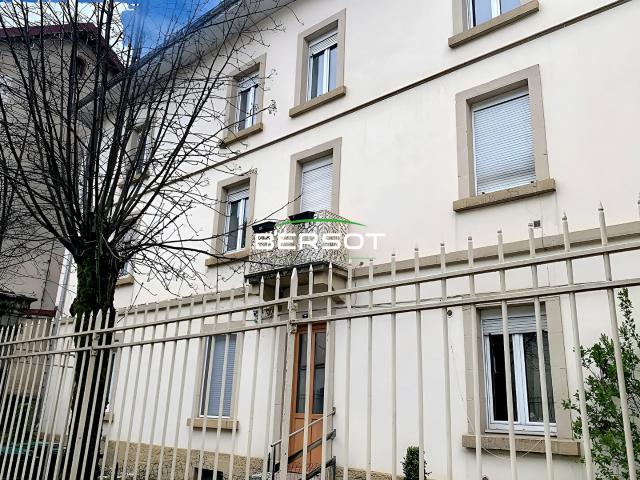 EXCLUSIVITE Appartement T3 à vendre à Pontarlier centre ville avec 2 garages ? fort potentiel à rafraichir secteur frontalier
