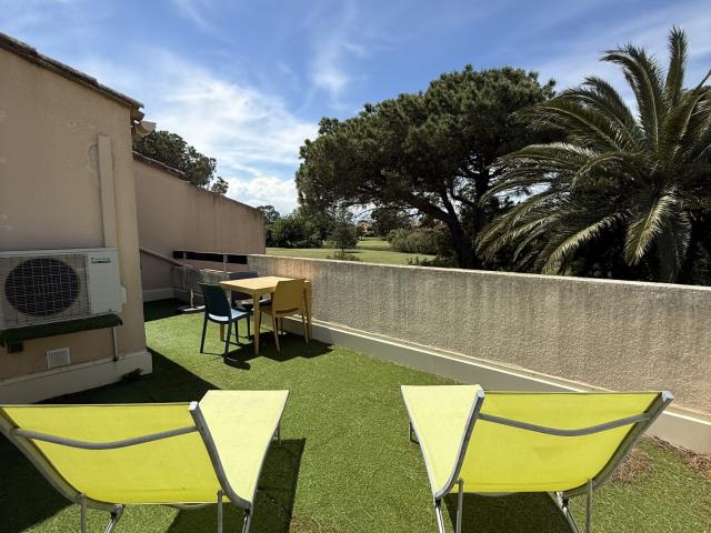 EXCLUSIVITE! Appartement T1 BIS avec Terrasse et Place de parking SANS VIS A VIS GOLF