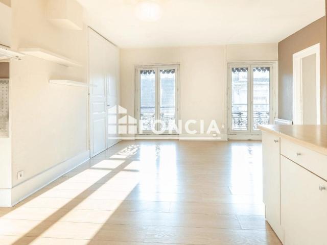 EXCLUSIVITE: Grenoble rue de Strasbourg secteur CHAVANT !