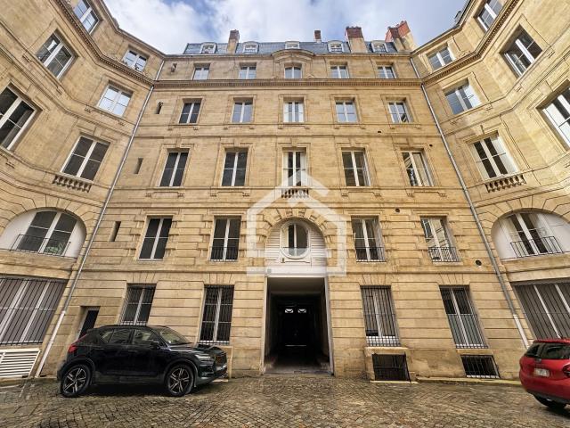EXCLUSIVITE: APPARTEMENT T2 de 34.59 m2 HYPER CENTRE BORDEAUX avec chambre en souplex