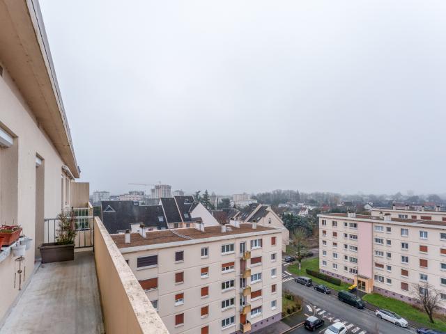 EXCLUSIVITE APPARTEMENT DERNIER ETAGE AVEC ASCENSEUR 69.64M2 CARREZ SALON SEJOUR 2 CHAMBRES POSSIBLE 3