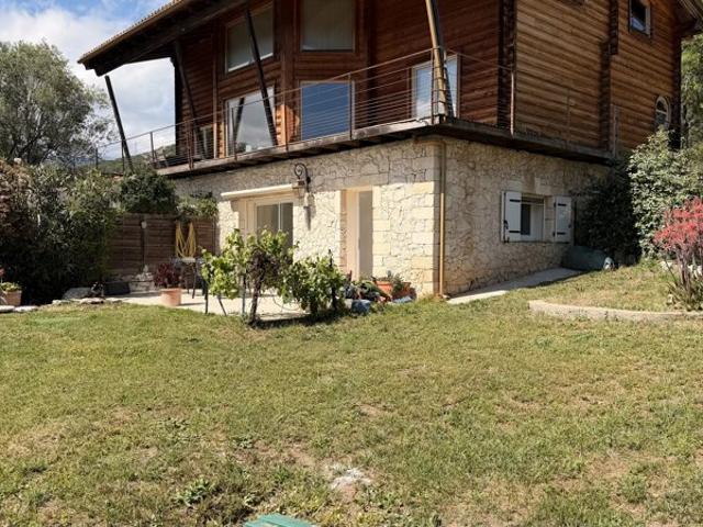 EXCLUSIVITÉ – APPARTEMENT EN REZ DE CHAUSSÉE AVEC JARDIN ET GARAGE