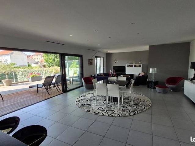 Exclusivité Appartement grand standing, grande terrasse, climatisation, double garage