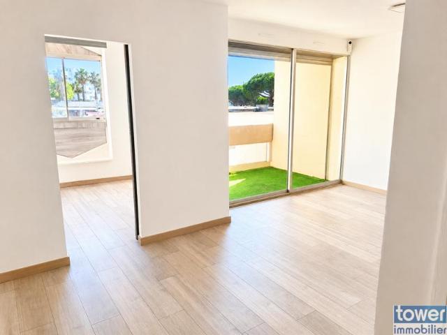EXCLUSIVITÉ Appartement rénové avec terrasse sur le port d