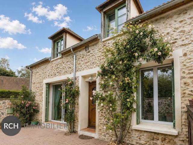 Exclusivité Authentique maison en pierre située dans un enviro