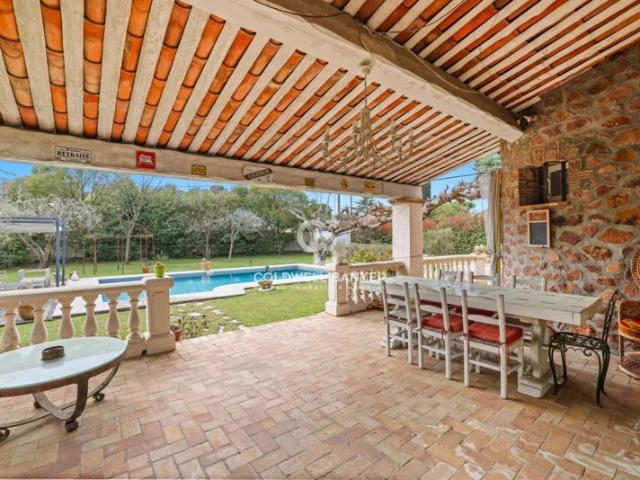 EXCLUSIVITÉ BAISSE DE PRIX SPACIEUSE VILLA PROVENÇALE AVEC PISCINE ET ANNEXES