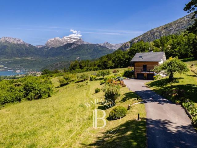 EXCLUSIVITÉ BARNES ANNECY | ECRIN NATUREL D’EXCEPTION ET INTIMITÉ RARE VILLA AVEC VUE PANORAMIQUE LAC ET MONTAGNE