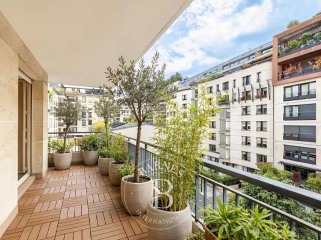 EXCLUSIVITE BARNES LES PASSAGES Appartement 4 pièces à rénover de 88m2 avec Balcon/Terrasse de 15m2 env