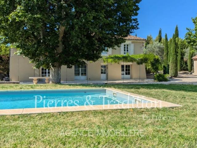 Exclusivité ! Beau mas provençal avec vue au coeur du Luberon