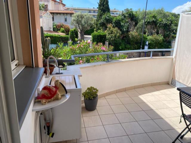 Exclusivité Beau 2 pièces avec terrasse et parking en supp