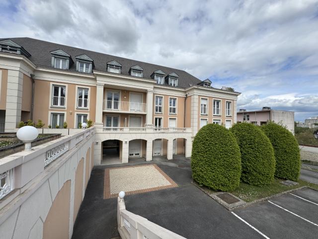 Exclusivité: Bel appartement 2 pièces avec balcon & garage à Melun