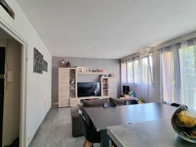 Exclusivité Bel Appartement 4 pièces NEUILLY SUR MARNE 74,83 m2 avec Cave et stationnement