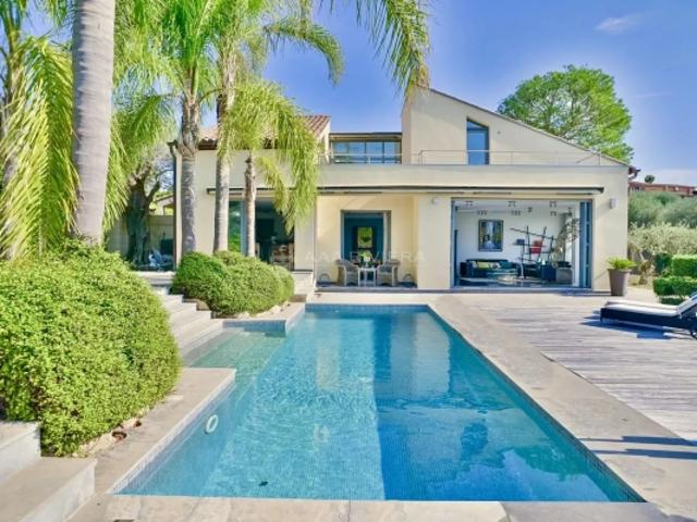 Exclusivité BIOT VILLAGE ENTRE NICE ET CANNES – Superbe propriété avec 4 chambres, piscine, terrain de 2013 m² vue mer