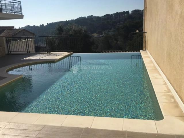 Exclusivité Biot Village Très charmant 3p avec terrasse, vue dégagée, piscine, double garage