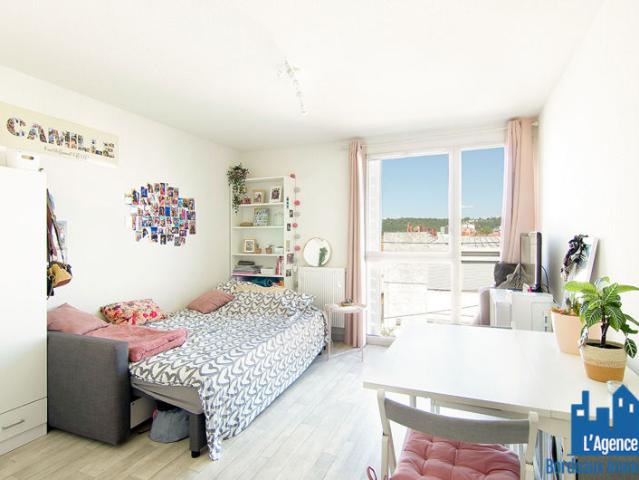 EXCLUSIVITÉ ! BORDEAUX BENAUGE APPARTEMENT TYPE 1 DE 24 M² + PLACE DE PARKING SOUS SOL. Michaël VIGIER O6 7O 29 94 95