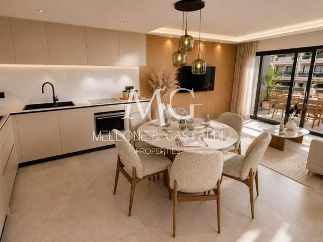 EXCLUSIVITÉ – CANNES CENTRE – APPARTEMENT 4 PIÈCES ENTIÈREMENT RÉNOVÉ AVEC TERRASSES, PARKING ET CAVE