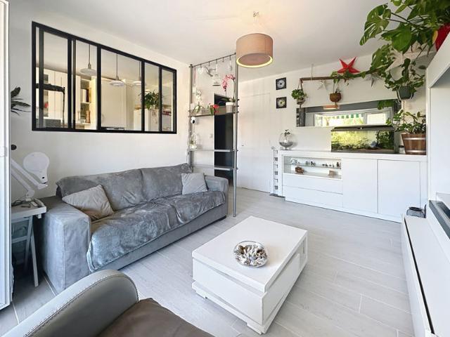 Exclusivite cannes centre/st jean beau 2p dernier etage vue degagee mer 5 min croisette
